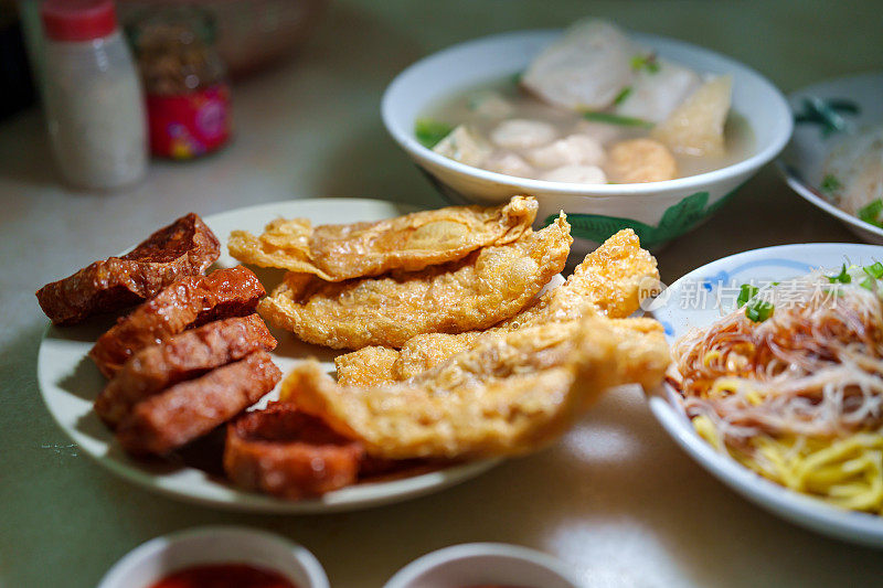 客家Yong Tau Foo，马来西亚怡保很受欢迎的街头小吃。